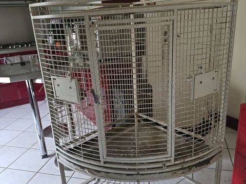 Voli&egrave;re cage d'angle 40 77240 Vert-saint-denis