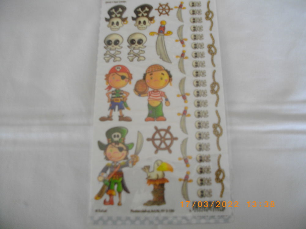 QUATRE PAQUETS DE PLAQUES DE STICKERS POUR ENFANT Jeux / jouets