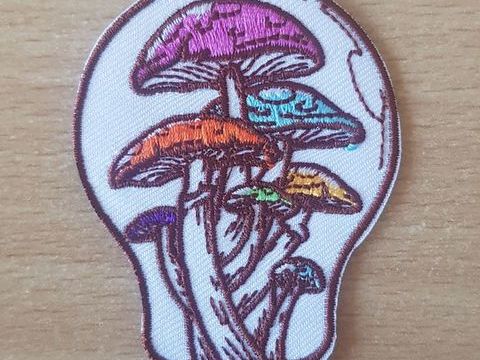 �cusson patch brod� 
ampoule et champignons 
8x5 cm
4 Carnon Plage (34)