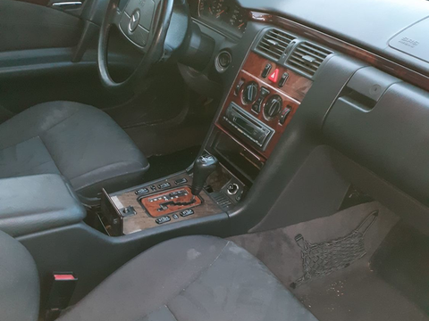 Mercedes Classe E E220 CDI El&eacute;gance A 1999 occasion Gourdon 46300