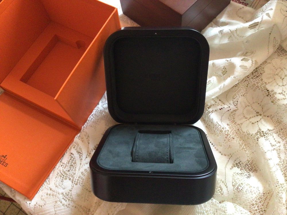 Authentique et jolie bo&icirc;te &agrave; montre HERMES Bijoux et montres