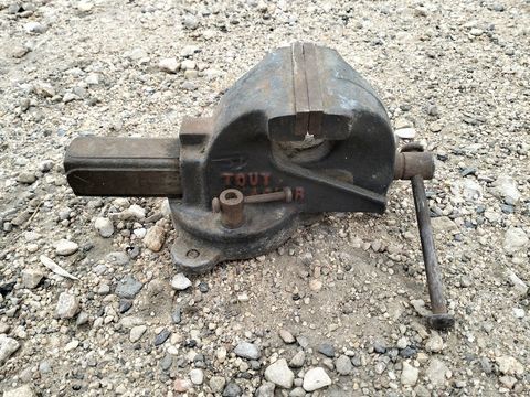 etau tout acier mors / ouverture 100 mm 120 Saint-Jean-de-Fos (34)