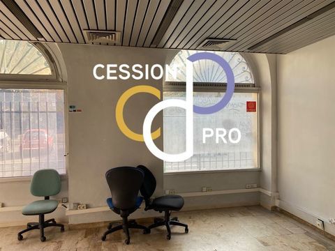 LOCAL COMMERCIAL OU PROFESSIONNEL DE 135M2 A FORTE VISIBILITÉ A LOUER SUR UNE PLACE DYNAMIQUE NIMOIS 1020 30000 Nimes