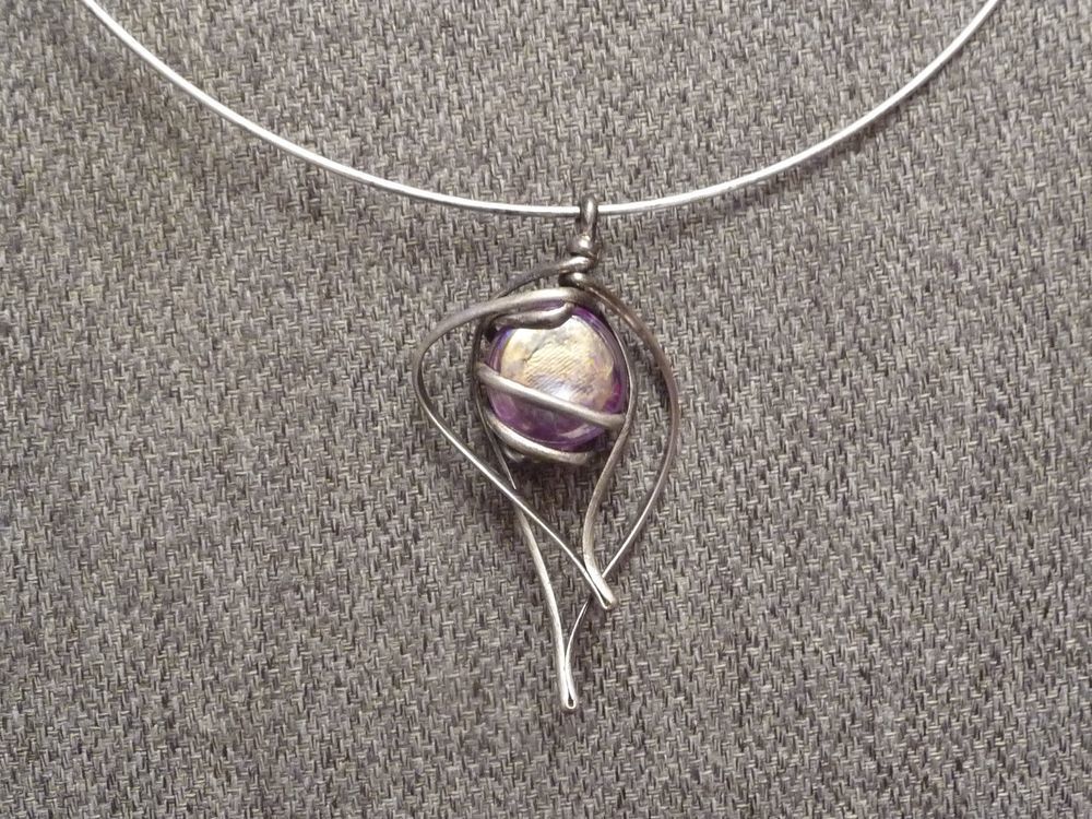 Collier/ Ras de Cou en M&eacute;tal Argent&eacute; avec son Pendentif Bijoux et montres
