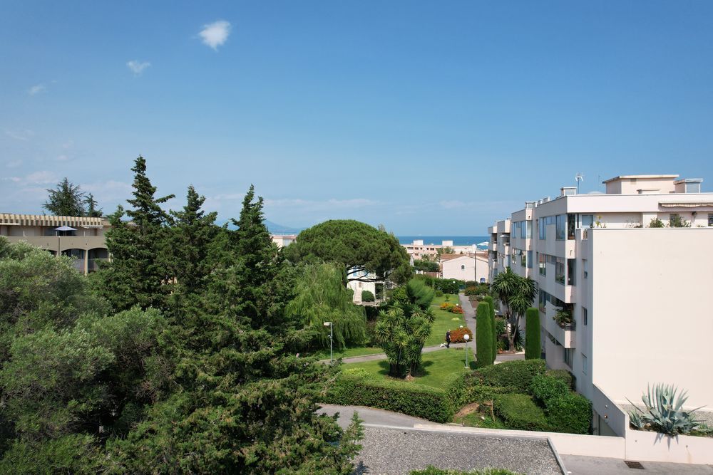   Antibes (06600)