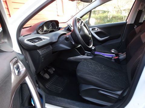 Peugeot 2008 1.6 BlueHDi 100ch S&S BVM5 Style 2015 occasion Sainte-Anne-d'Auray 56400