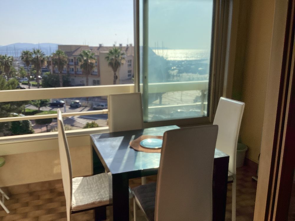  Beau studio vue mer climatisé au port de Hyeres Provence-Alpes-Côte d'Azur, Hyeres Plage (83400)