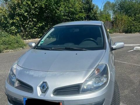 Renault Clio III Clio 1.2 16V 75 Confort Dynamique 2006 occasion Montauban 82000