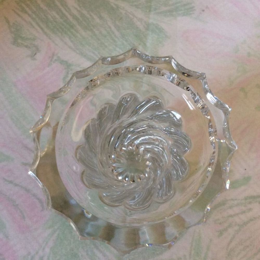 Bougeoir verre massif moul&eacute; press&eacute; fut torsad&eacute; H 10,5 cm Décoration