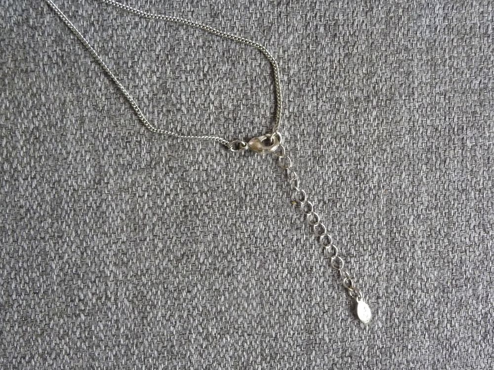 Collier/ Sautoir en M&eacute;tal Argent&eacute; avec son Pompon Gris Bijoux et montres