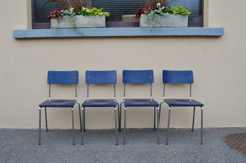 Lot de 4 chaises bleues empilables vintage indus 320 Wintzenheim (68)