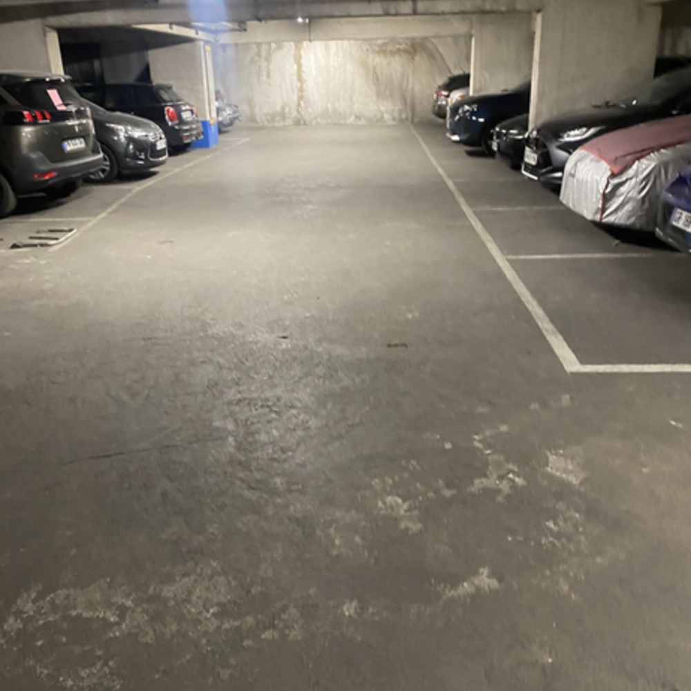 Location Parking/Garage PARIS 9e ? PARKING SUV / 4x4 ? RAMPE TRÈS LARGE ? RUE TURGOT Paris 9