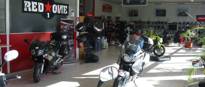 Red One, concessionnaire 82