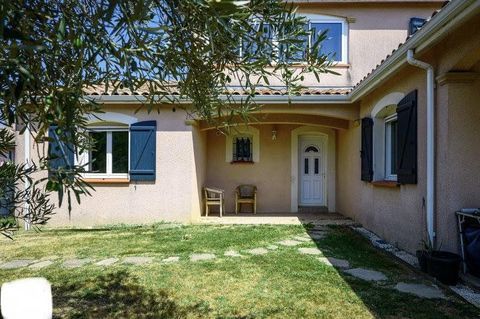   Villa traditionnelle 4 chambres et piscine  Maison - 6 pi�ce(s) - 140 m�