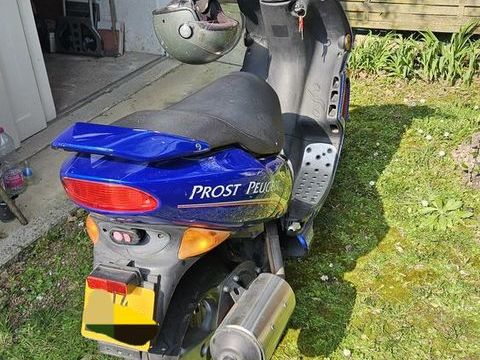 Scooter PEUGEOT 1998 occasion Royan 17200