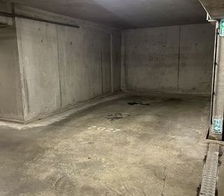  Parking / Garage à louer 15 m²