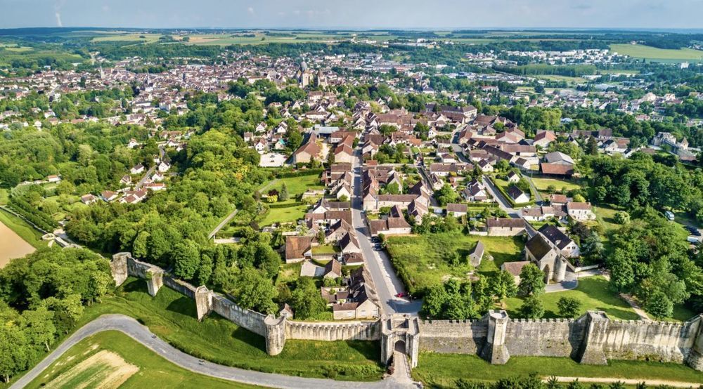   Provins (77160)