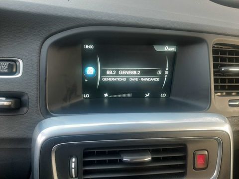 Volvo V60 Business D4 181 ch Stop&Start Momentum Business Geartronic A 2014 occasion Les Pavillons-sous-Bois 93320