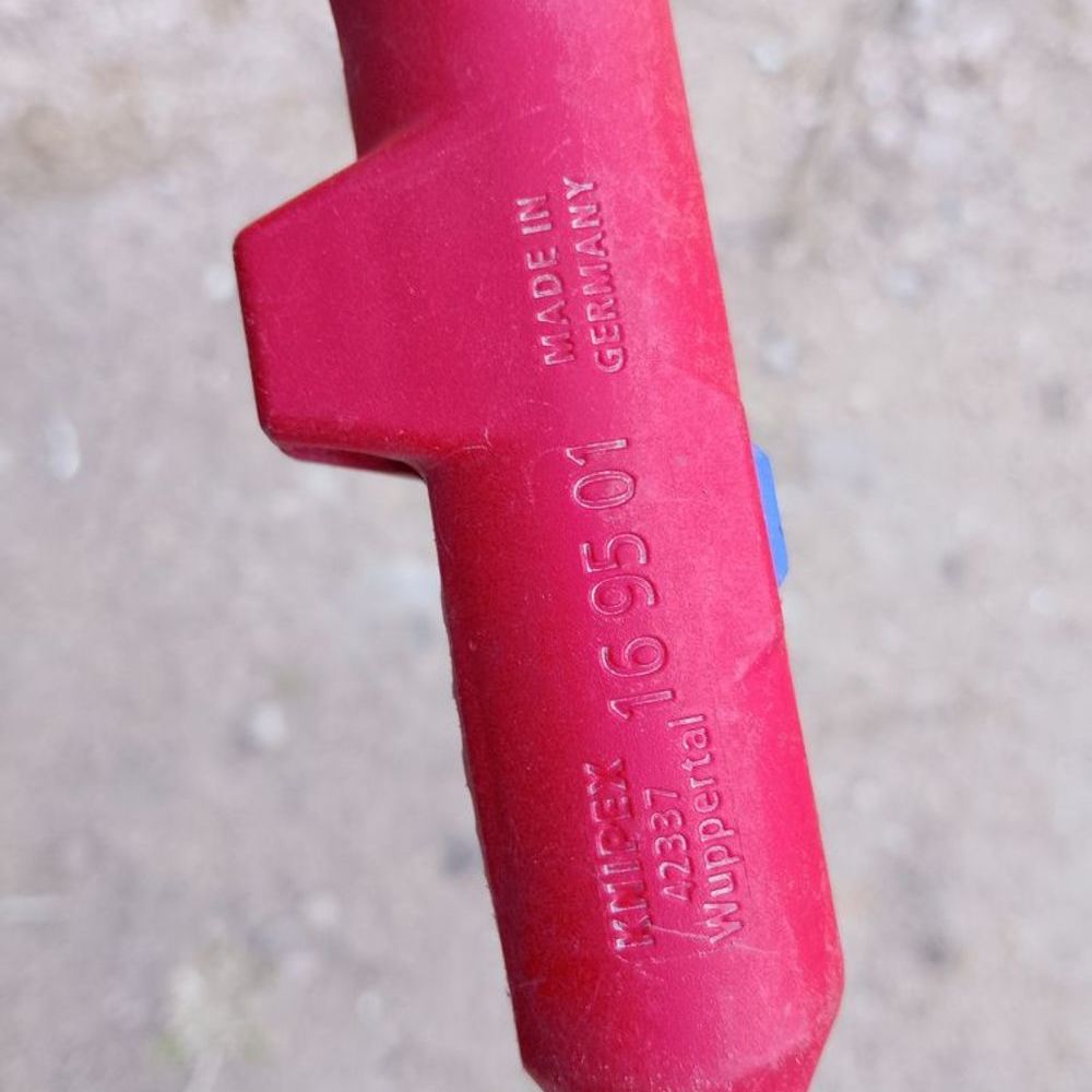 KNIPEX ErgoStrip Outil &agrave; d&eacute;gainer droitier Bricolage
