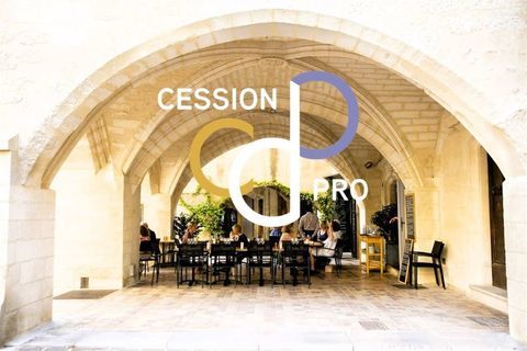 LOCAL COMMERCIAL HAUT DE GAMME, PLACE AUX HERBES A UZES ! EXCEPTIONNEL ! 3000 30700 Uzes