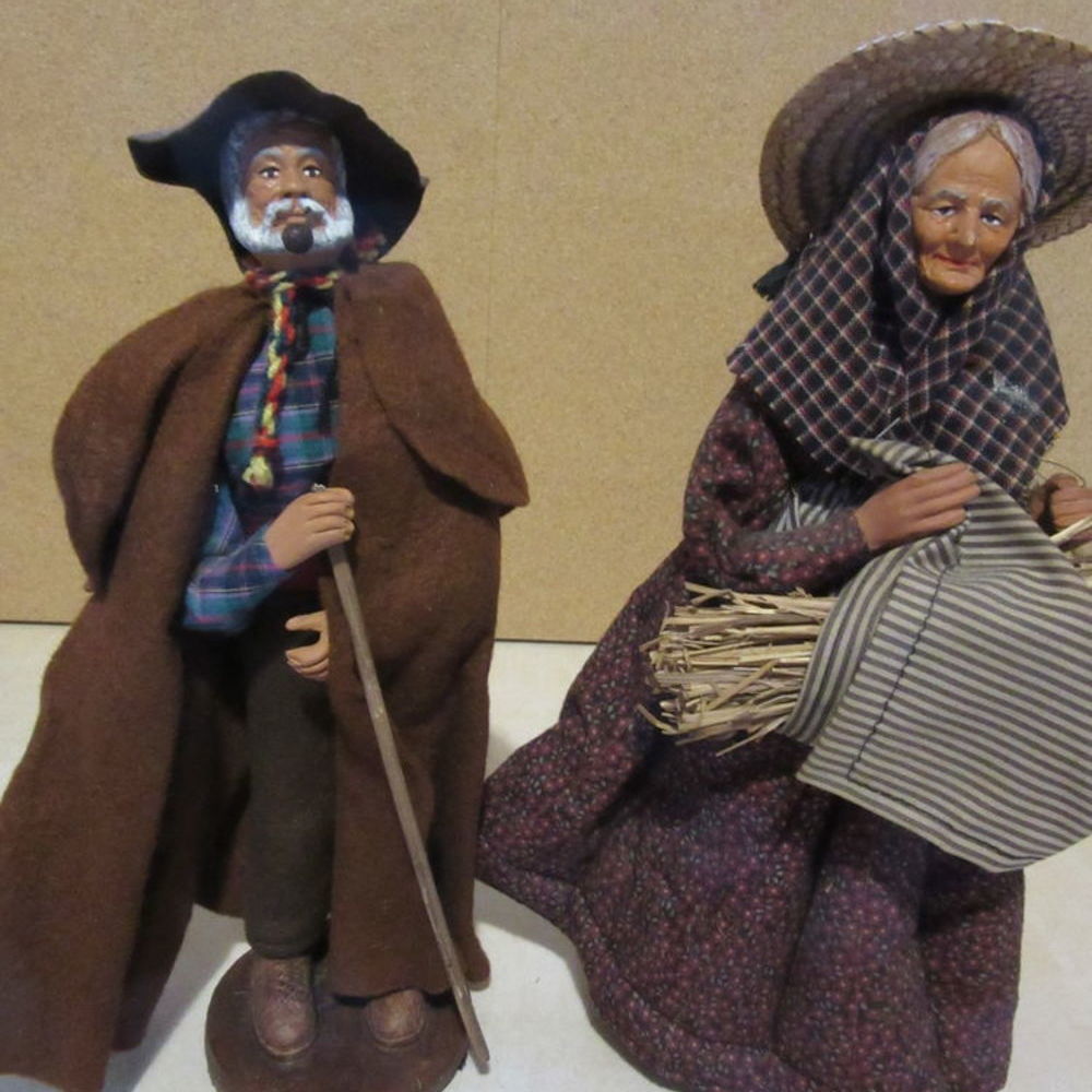 Lot de santons habill&eacute;s traditionnels 