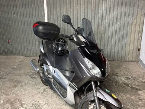 Scooter YAMAHA 2006 occasion Port Camargue 30240