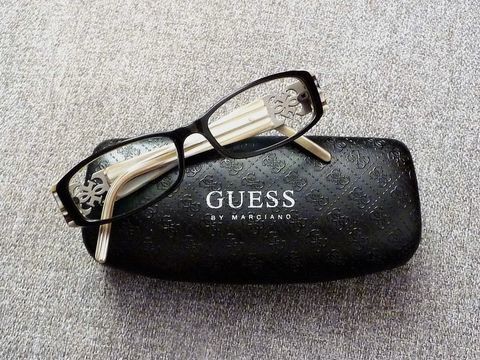 Monture/ Lunette de Vue Rectangle en Plastique Noir- Guess   50 Paris 15 (75)