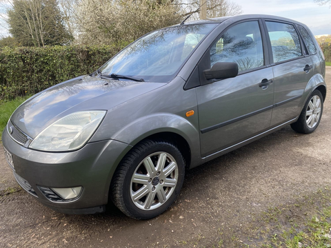 Ford Fiesta 1.6i Ghia 2005 occasion Chalon-sur-Sa&ocirc;ne 71100