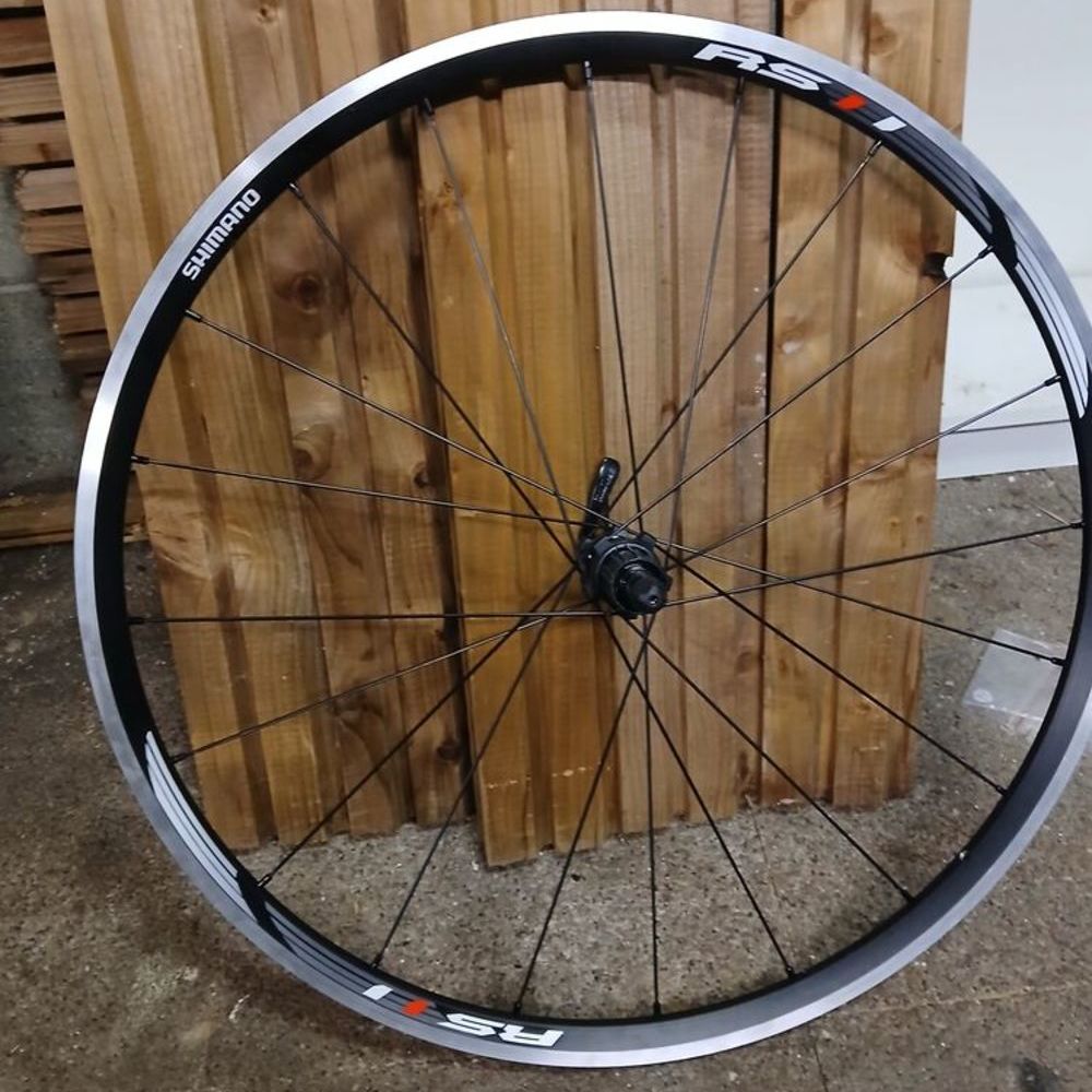 Roue arri&egrave;re Shimano RS neuve. Vélos