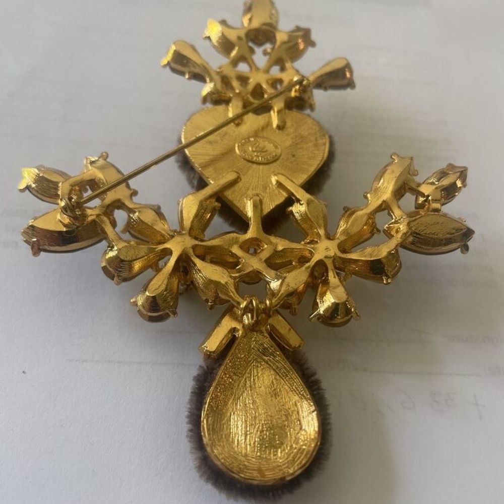 Broche Demi-Croix GM Strass Multicolore Coeur Crystal velour Bijoux et montres