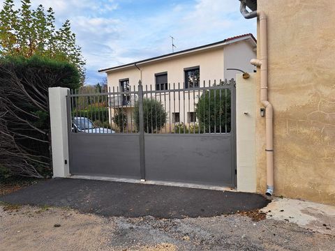   S�nior sa MAISON et 3 GARAGES en NUE PROPRIETE Maison - 6 pi�ce(s) - 180 m�