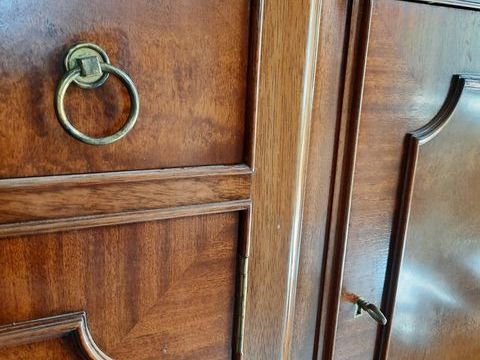 Bahut en acajou estampill  DE COENE-COURTRAI   465 L'Isle-sur-la-Sorgue (84)