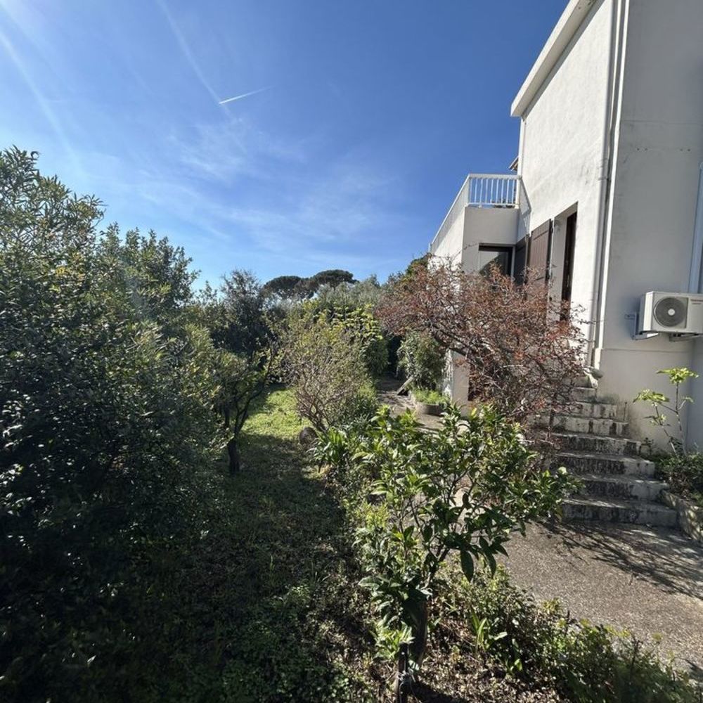 � vendre  Villa Miomo (20200)