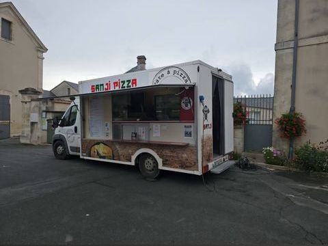 Camion magasin Camion magasin 2009 occasion La Celle-Cond&eacute; 18160