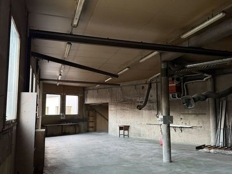   Atelier / Local artisanal - 200m2 - La Cluse&Mijoux Atelier - 1 pi�ce(s) - 200 m�