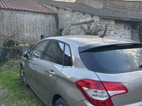 Citro&euml;n C4 VTi 120 Confort 2012 occasion Niort 79000