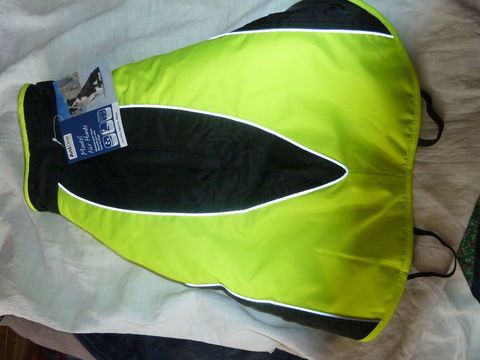 manteau pour chien T48 fluo de la marque ANIONE 20 77460 Souppes-sur-loing