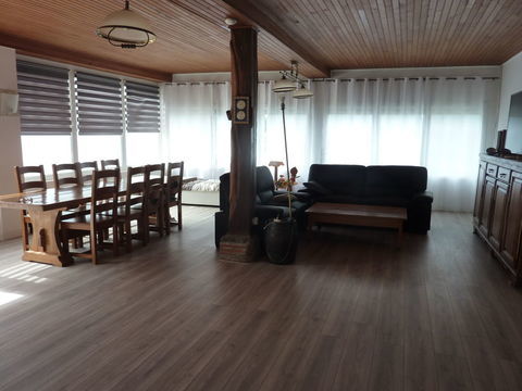   maison avec f2 lou� Maison - 8 pi�ce(s) - 275 m�