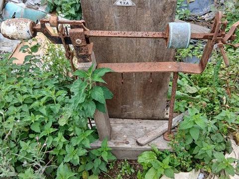 Scierie d'autrefois et balance a fromage ou autre 0 64570 Lourdios-ichère