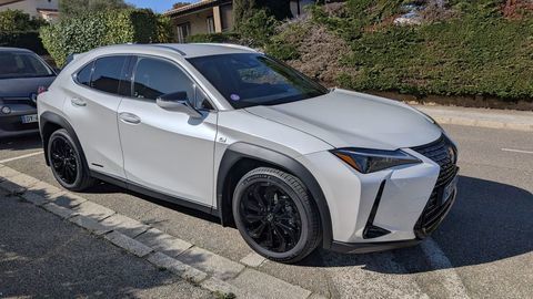 Lexus UX MC 300h 2WD Luxe 2025 occasion Brignoles 83170