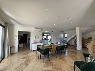  Maison � vendre 9 pi�ces 318 m�