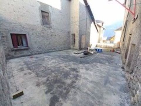   SAINT JULIEN MONTDENIS Maison de village 123 m2 + Belle terrasse de 80 m2 env. compos�e de 2 appartements ind�pendants Maison - 5 pi�ce(s) - 123 m�