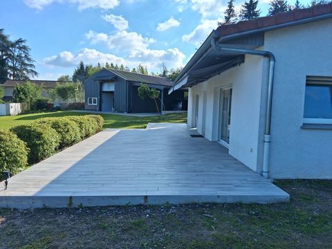   Maison  de plain-pied+ hangar Maison - 4 pi�ce(s) - 200 m�