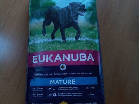 Croquettes pour chien 30 73210 Longefoy