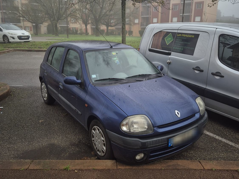 Renault Clio II Clio 1.9 D RXE 2000 occasion Montluel 01120