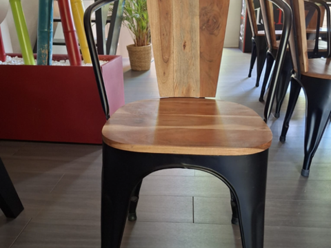 Jolies chaises de salle à manger / cuisine Moloy (21)