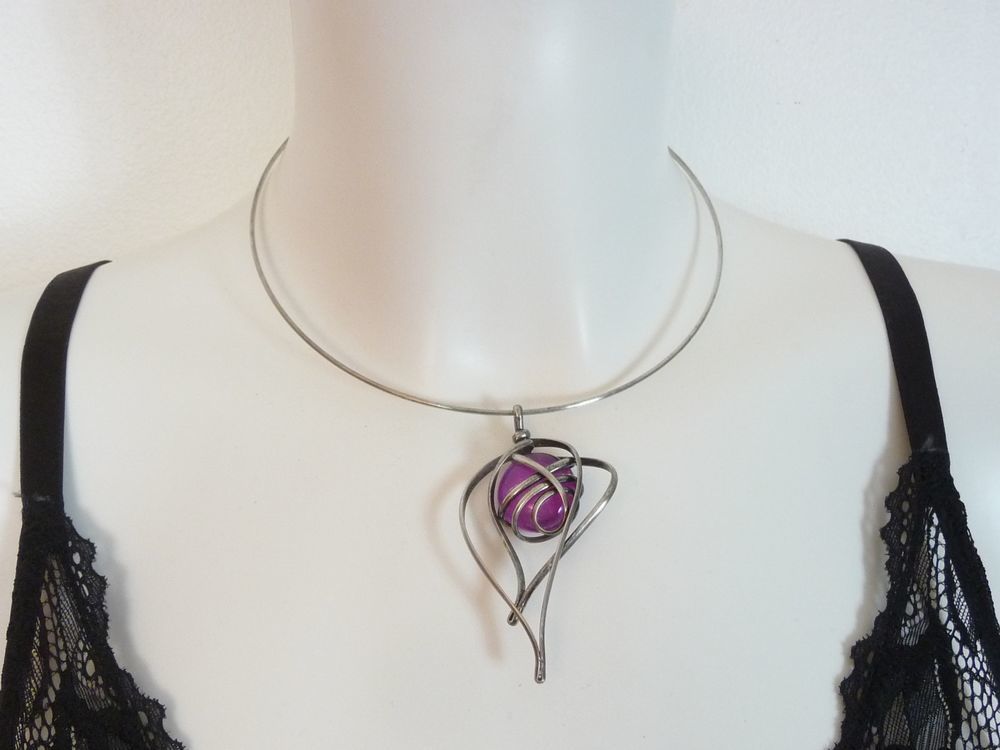 Collier/ Ras de Cou en M&eacute;tal Argent&eacute; avec son Pendentif Bijoux et montres