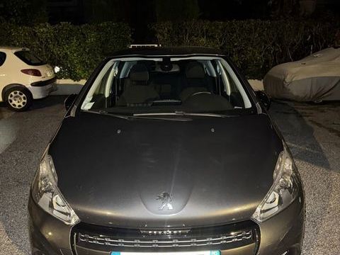 Peugeot 208 1.2 PureTech 82ch BVM5 Style 2016 occasion Nice 06000