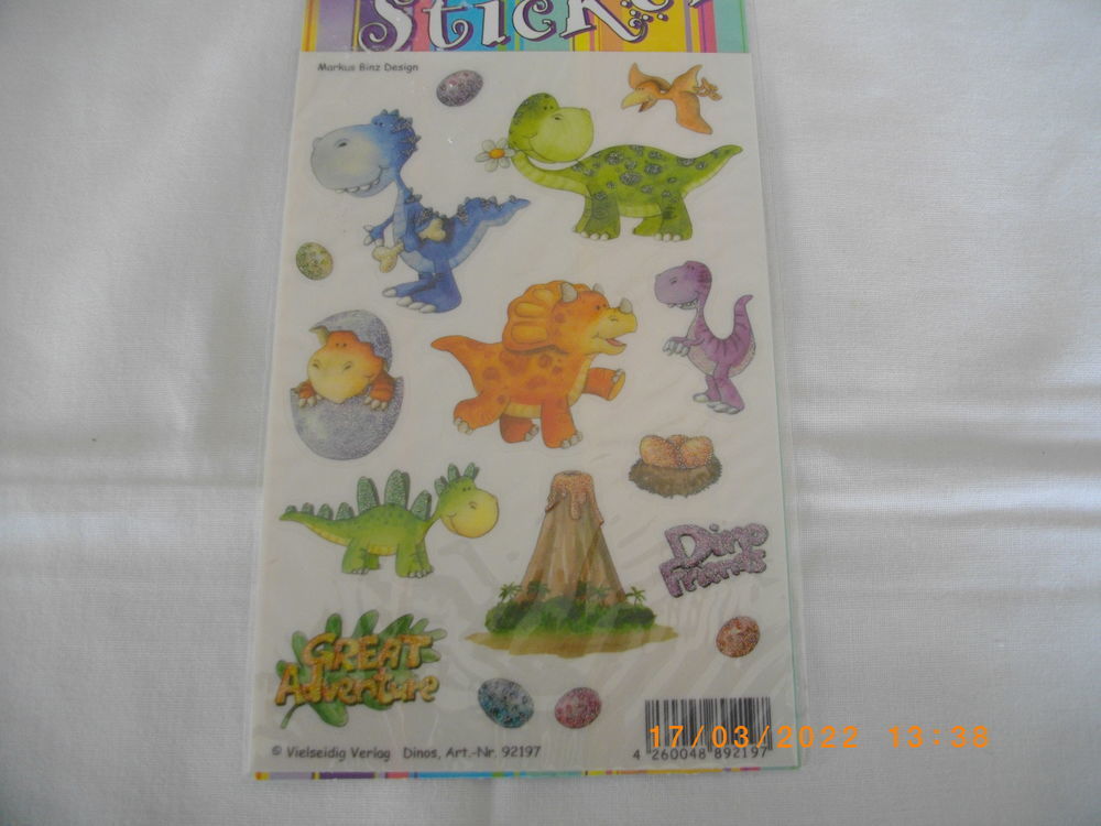 QUATRE PAQUETS DE PLAQUES DE STICKERS POUR ENFANT Jeux / jouets