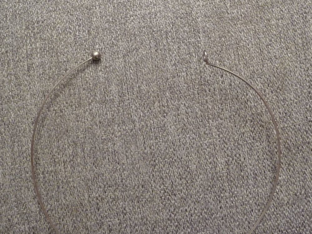 Collier/ Ras de Cou en M&eacute;tal Argent&eacute; avec son Pendentif Bijoux et montres